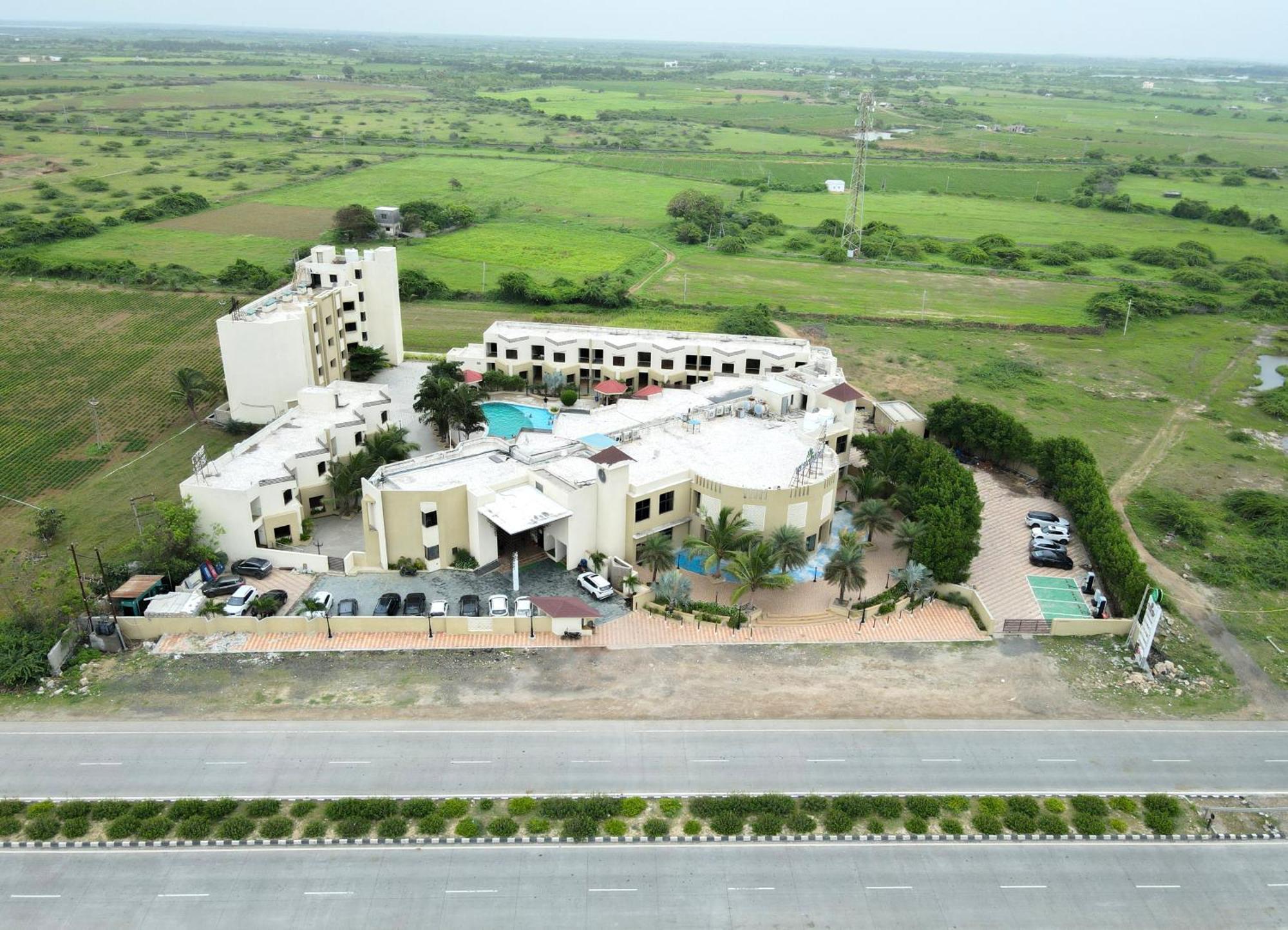 The Sky Imperial Bapu'S Resort Dwarka  Exterior photo