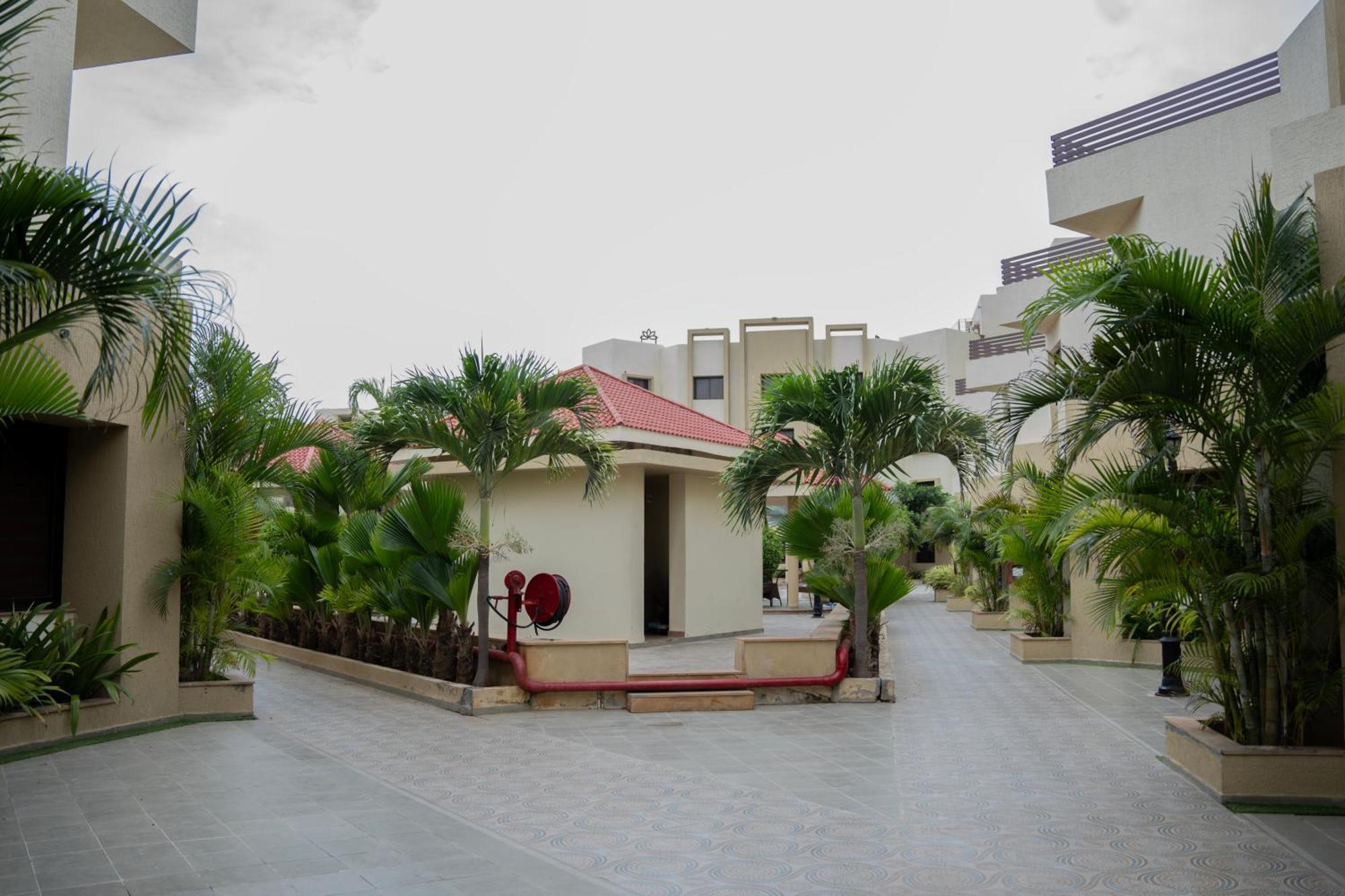 The Sky Imperial Bapu'S Resort Dwarka  Exterior photo