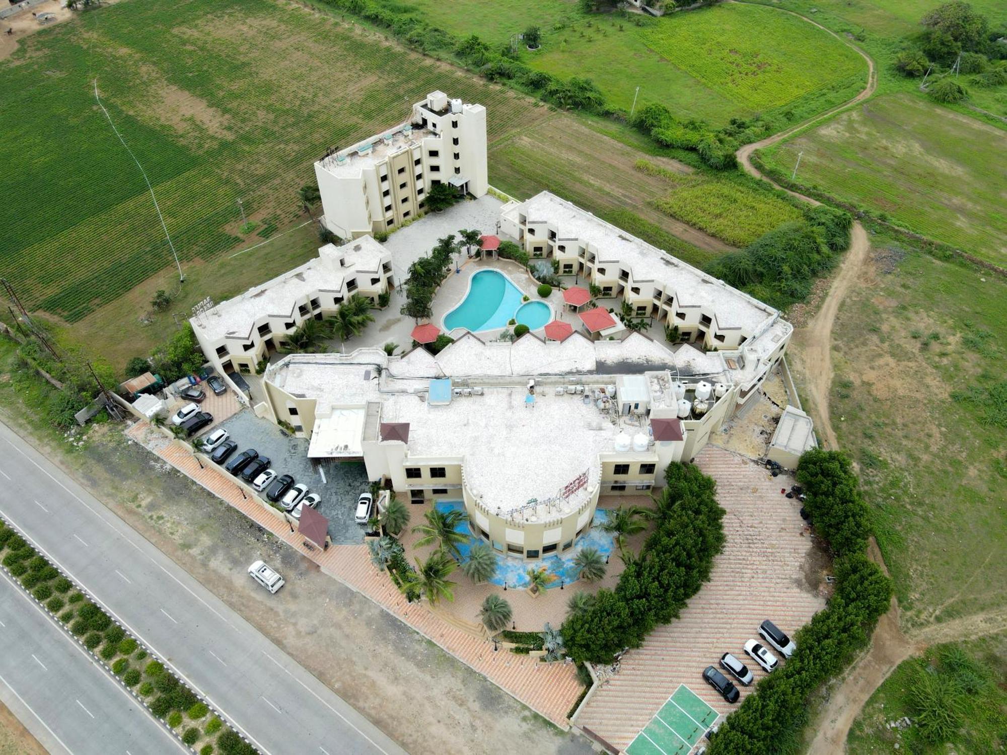 The Sky Imperial Bapu'S Resort Dwarka  Exterior photo